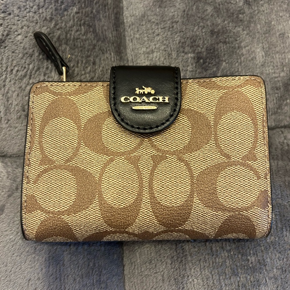 Coach Khaki and Black Signature Medium Zip Wallet